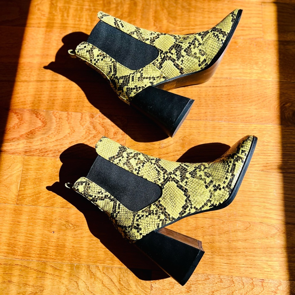 GORGEOUS LIME SNAKESKIN SQUARE-TOE ANKLE BOOTS